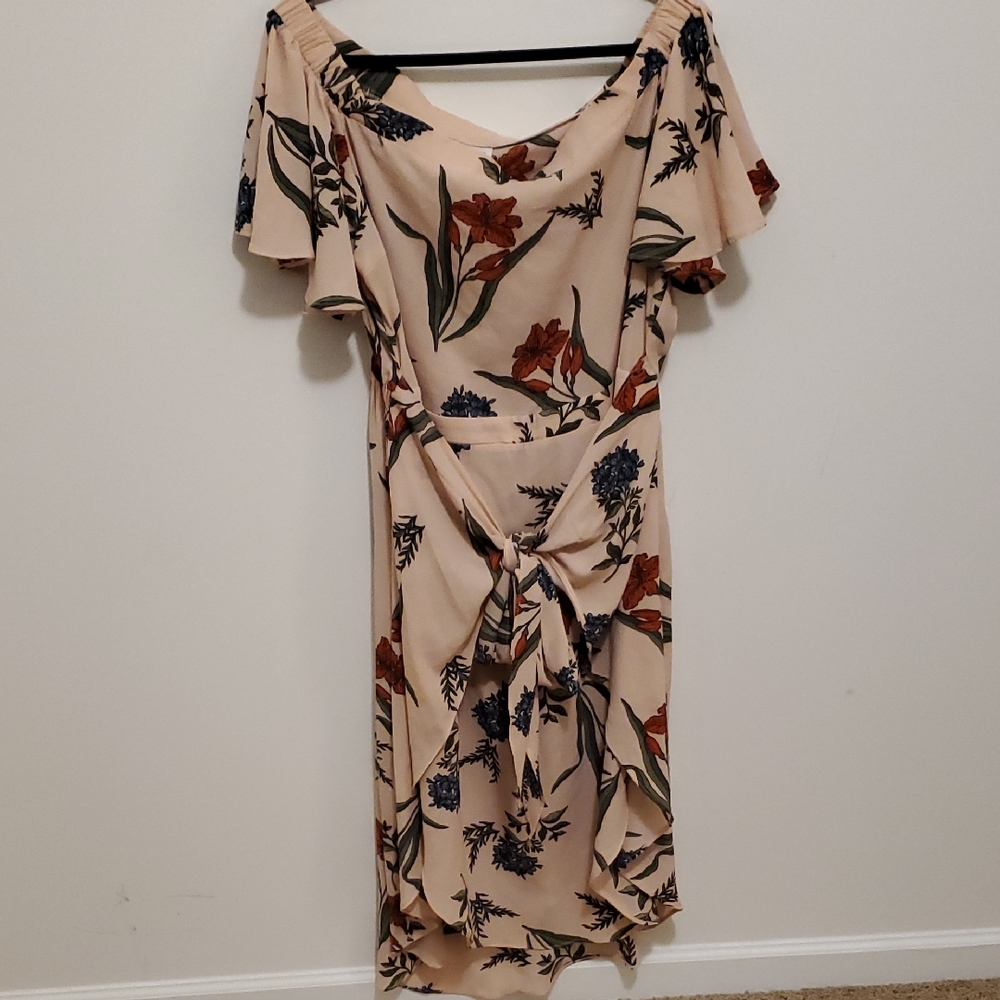 Avenue Beige Floral Midi Dress